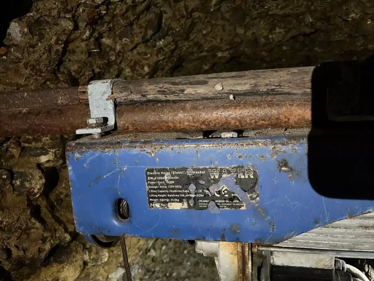 define ararken gozaltina alindilar hRAY5jvs