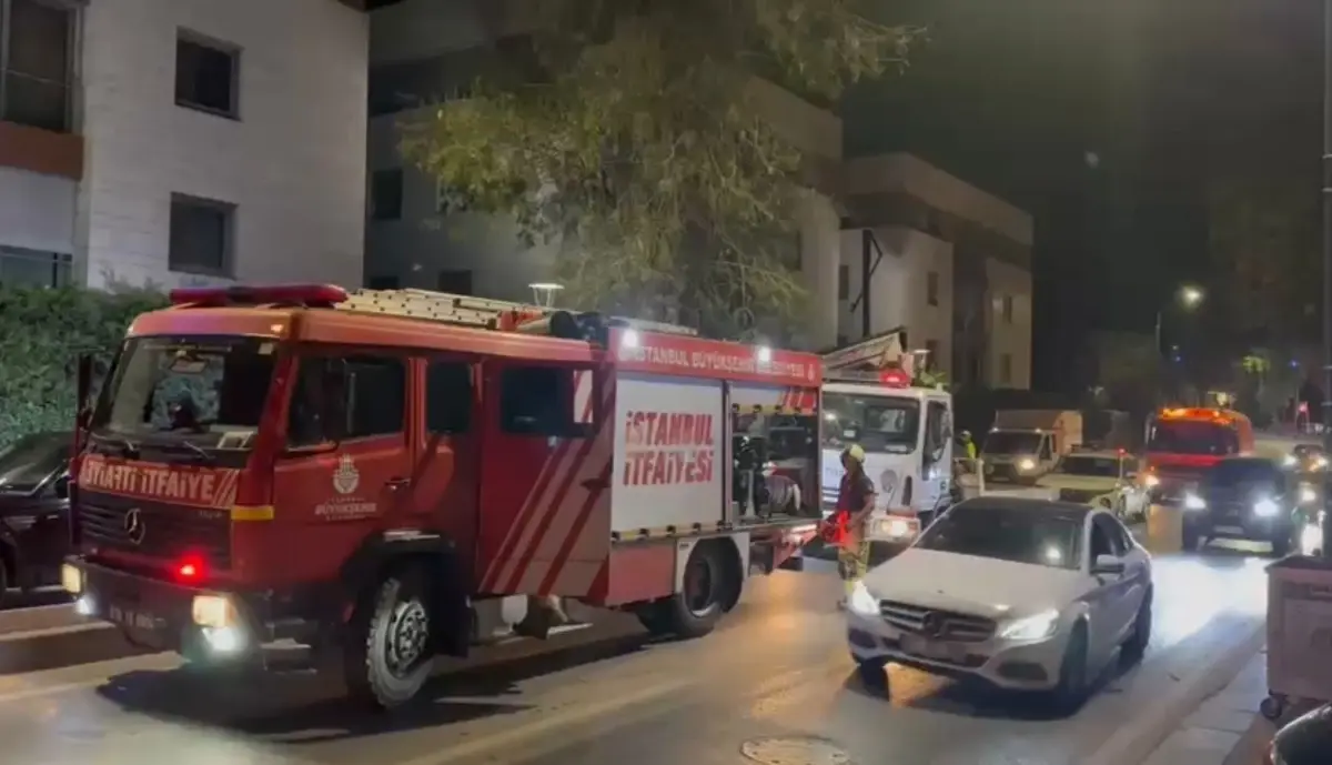 kadikoyde otomobil takla atti 2 yarali FpWbvOw8