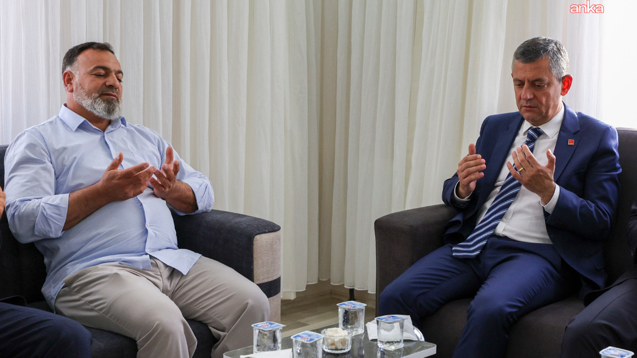 ozgur ozel sehit ailesini ziyaret etti mdq7NSiP