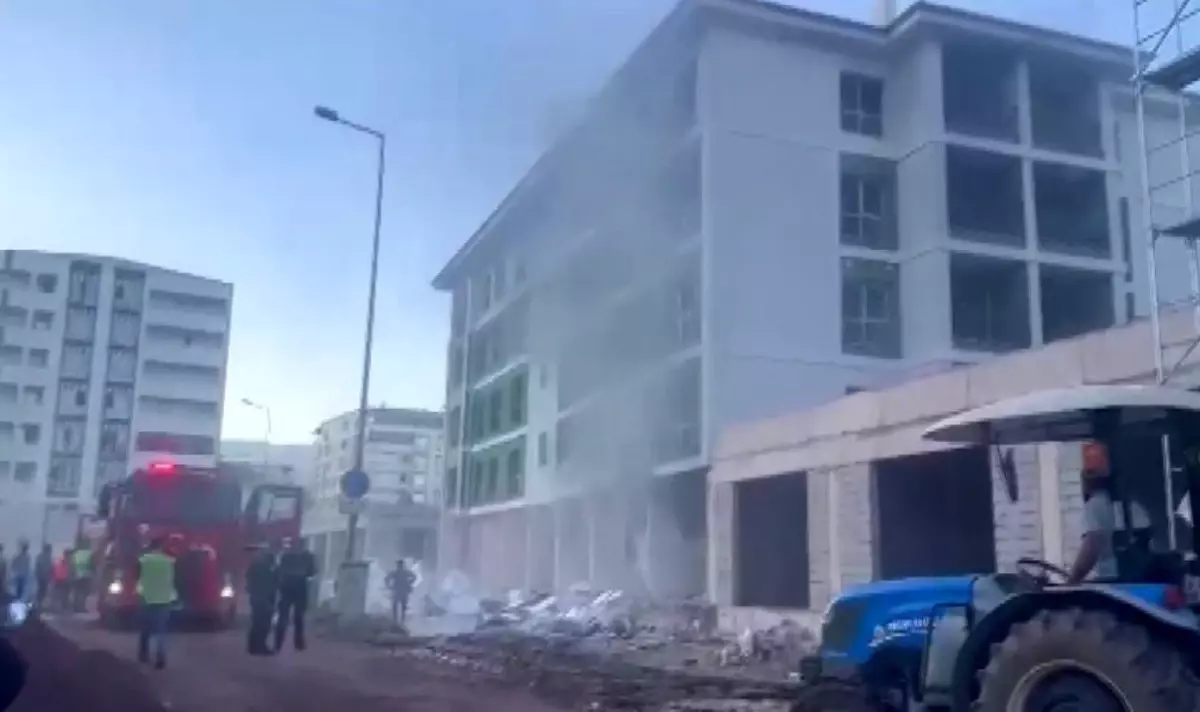 islahiyede deprem konutunda yangin M5HUbtFB.jpg