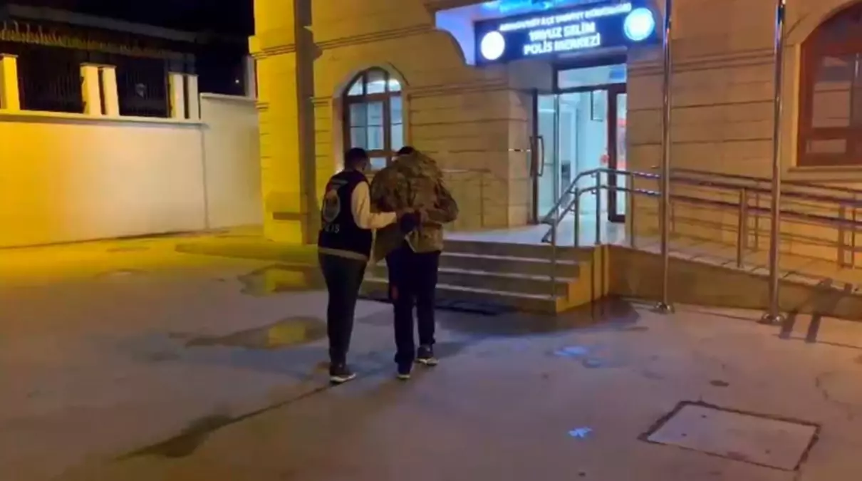 istanbulda genc kiza otobus duraginda sozlu taciz NTaqL6Q1