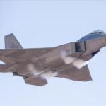 irlandada-bir-kisi-amerikan-ucagina-baltayla-saldirdi-UdbM47aK