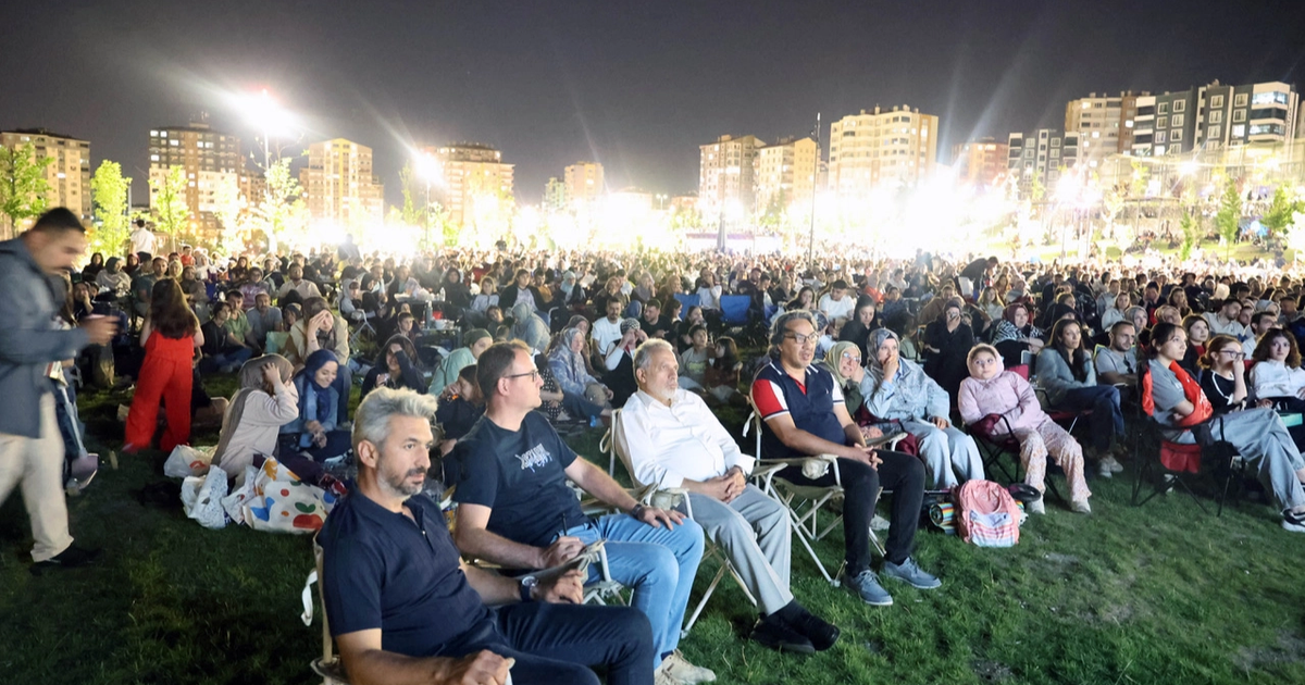 Kayseri talasta yaz aksamlari acik hava sinemasiyla renklendi 4cVcbRF9