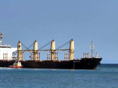 Tekirdag aciklarinda kuru yuk gemisi karaya oturdu Oly7e7pH